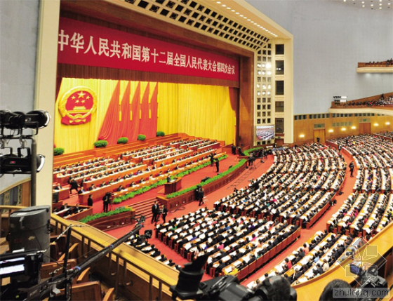 當日上午，國務(wù)院總理李克強在會上做了2016年政府工作報告。